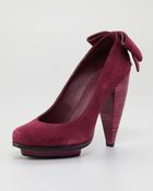 Alice + Olivia Suede Bowback Stacked Pump - Lyst