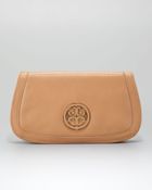 Tory Burch Amanda Logo Clutch Bag Tan - Lyst