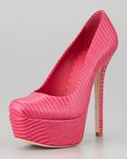 Alice + Olivia Larimore Crocembossed Platform Pump - Lyst