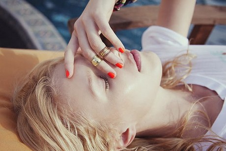 We Love: Coral Nails & Gold Accents