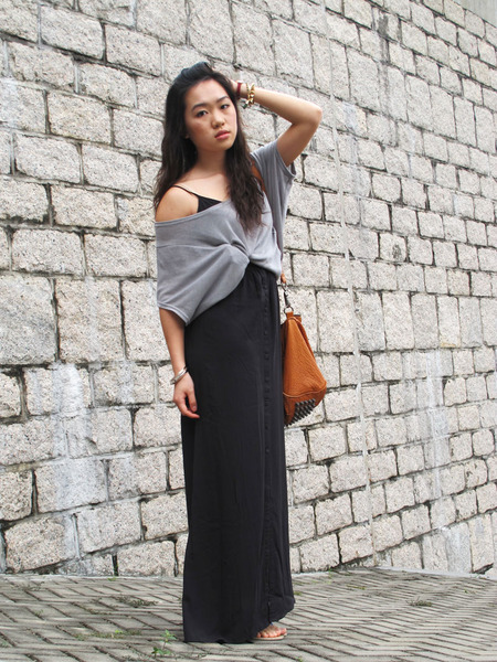 LONG SLITS & BARE SHOULDERS