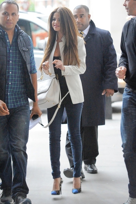 Selena Gomez In Skinny Jeans