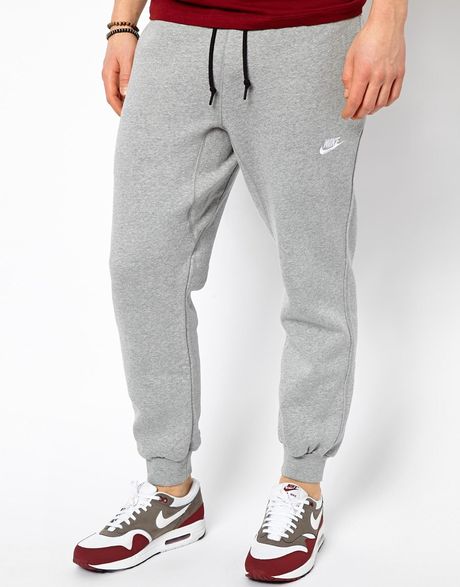 nike club casual fit cuffed joggers in dark grey