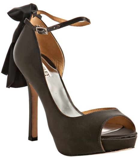 badgley mischka grey shoes