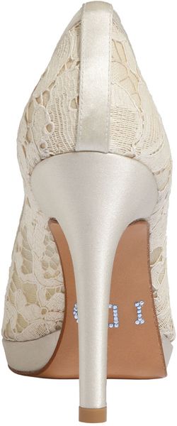 stuart weitzman swoon