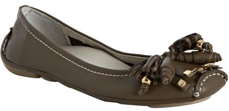 French Sole Khaki Leather Clove Kiltie Flats in Green (khaki) - Lyst