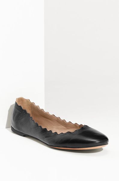 Chloé Scalloped Leather Flat in Black in Black (nero) - Lyst