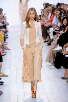 Chloé Spring 2012 Beige Mid Lenght Culottes With Pleated Details - Lyst