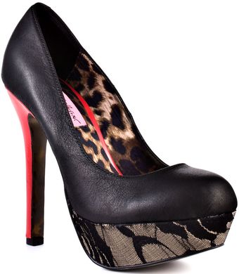 Betsey Johnson Dareah Black Platform Pumps - Lyst