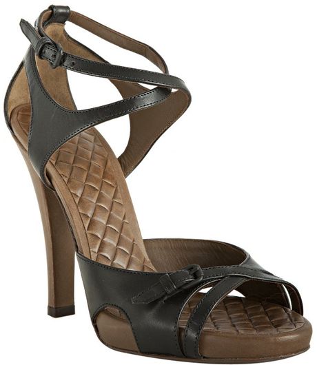 Bottega Veneta Black Leather Vachette Strappy Sandals in Black - Lyst