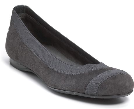 Stuart Weitzman Giveable Flexible Ballet Flats in Gray (black suede) - Lyst