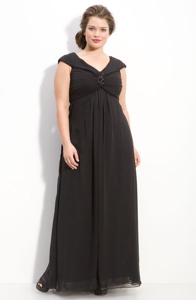 Adrianna Papell Pleated Chiffon Gown in Black - Lyst