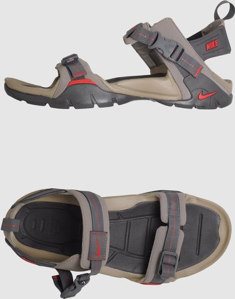 nike closed toe sandals mens