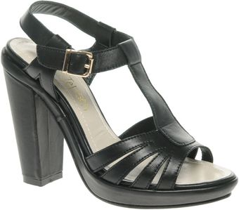  Simple Black Heeled Sandals 