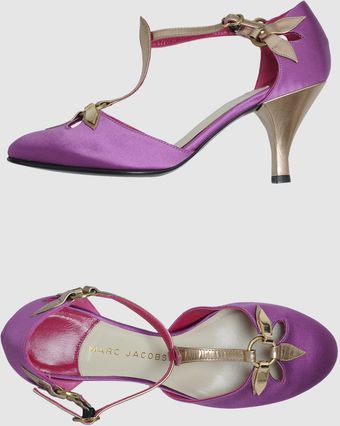  Closed-toe Slip-ons 