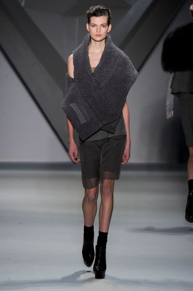 Vera Wang Fall 2012 Sleeveless Jacquard Sheath Dress in Gray - Lyst