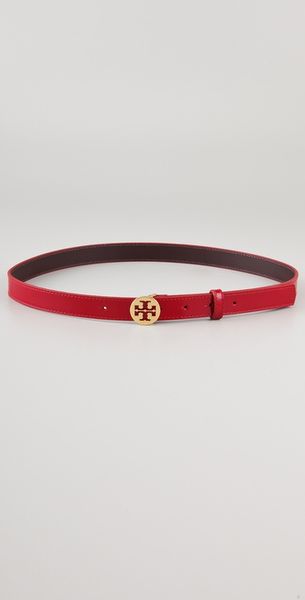 Tory Burch Skinny Patent Tory Logo Belt in Red - Lyst
