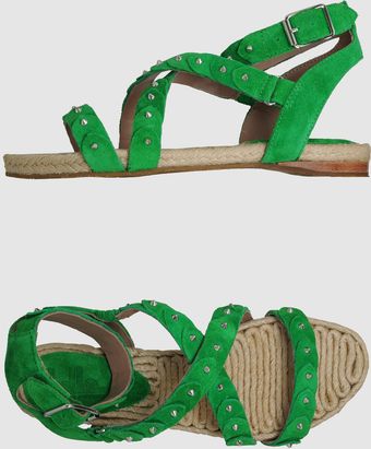  Sandals 
