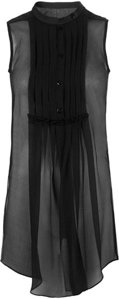  Sleeveless Blouse 