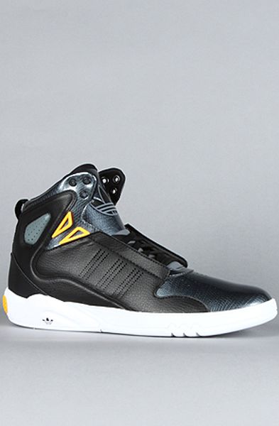 Adidas The Roundhouse Mid 20 Sneaker  in Black for Men (lead) - Lyst