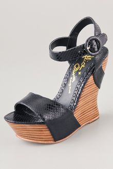 Alice + Olivia Joyce Snake Wedge Sandals - Lyst