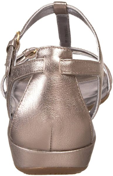 Ecco Womens Bouillon Tstrap Sandal in Gold (light gold) | Lyst