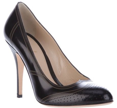 Fendi Brogue Detail Pump in Black - Lyst