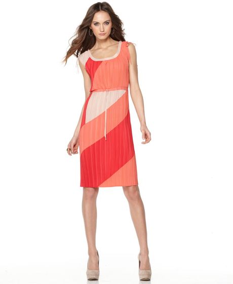 Bcbgmaxazria Haily Sleeveless Scoop Neck Colorblocked Pleated Tie A Line in Red - Lyst