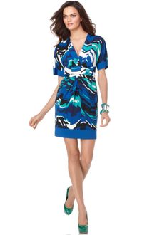 BCBGMAXAZRIA Kaitlin V Neck Short Sleeve Geometric Printed Tie Pleated A Line - Lyst