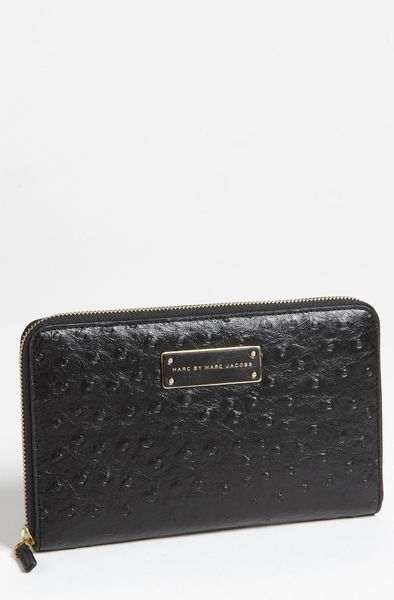 Marc By Marc Jacobs Ozzie Travel Wallet in Black - Lyst