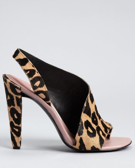 Diane Von Furstenberg Sandals Morocco in Beige (leopard) | Lyst