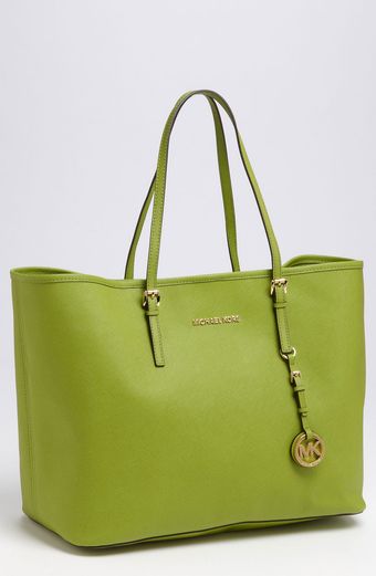  Medium Travel Tote 