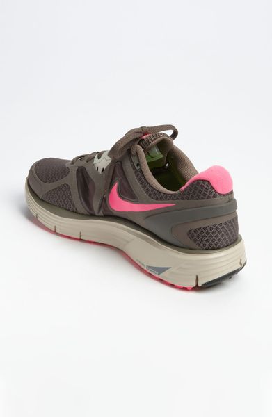 nike grey and pink running shoes