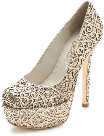 Alice + Olivia Larimore Laser Cut Pumps - Lyst