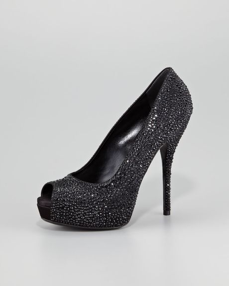 Gucci Sofia Etoile Crystal Pump in Black - Lyst