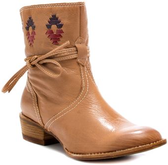 Betsey Johnson Viivian Leather Ankle Boots - Lyst