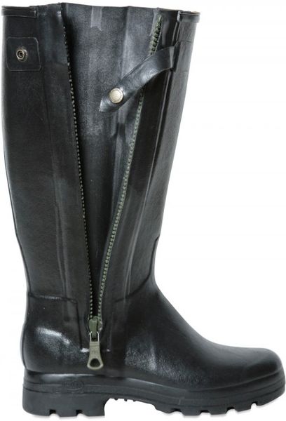 is it ok to wear leather boots in the rain