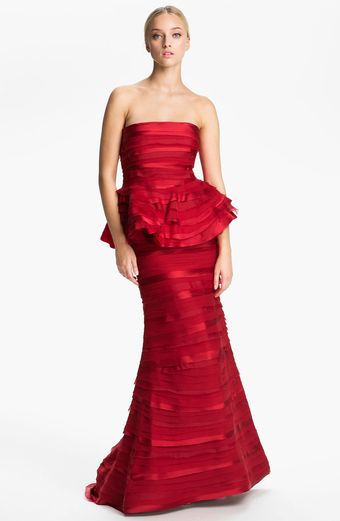 Alice + Olivia Jasmine Ruffle Tiered Peplum Gown - Lyst