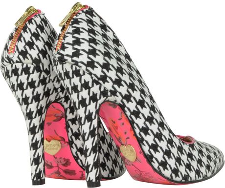hounds tooth pumps