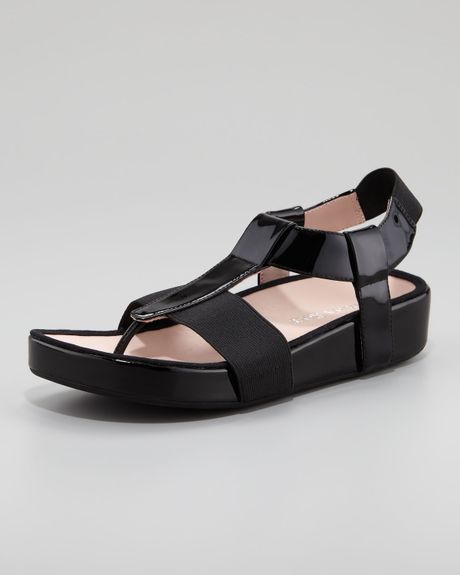 Taryn Rose Adam Elastic Patent Thong Sandal Black in Black | Lyst