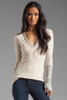 Enza Costa Cashmere Colorblock Cuffed V Neck Sweater in Oatmeallight Heather Grey - Lyst