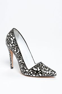 Alice + Olivia Dina Pump - Lyst