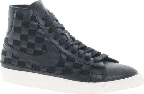 black nike mid tops