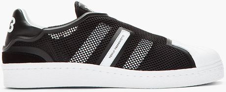 nike black and white mesh sneakers