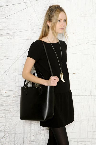 urban outfitters black shoulder bag