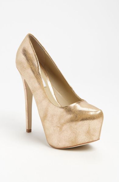 Steve Madden Dejavu Pump in Gold | Lyst