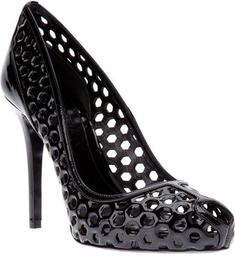 Alexander McQueen Honeycombed Patent Pump - Lyst