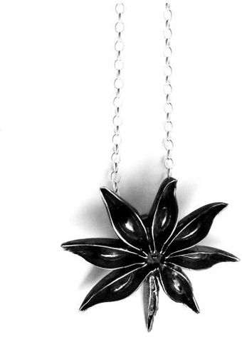 Justine Brooks Star Anise Seed Cast Pendant - Lyst