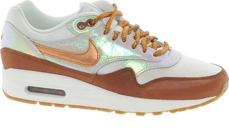 cream air maxes