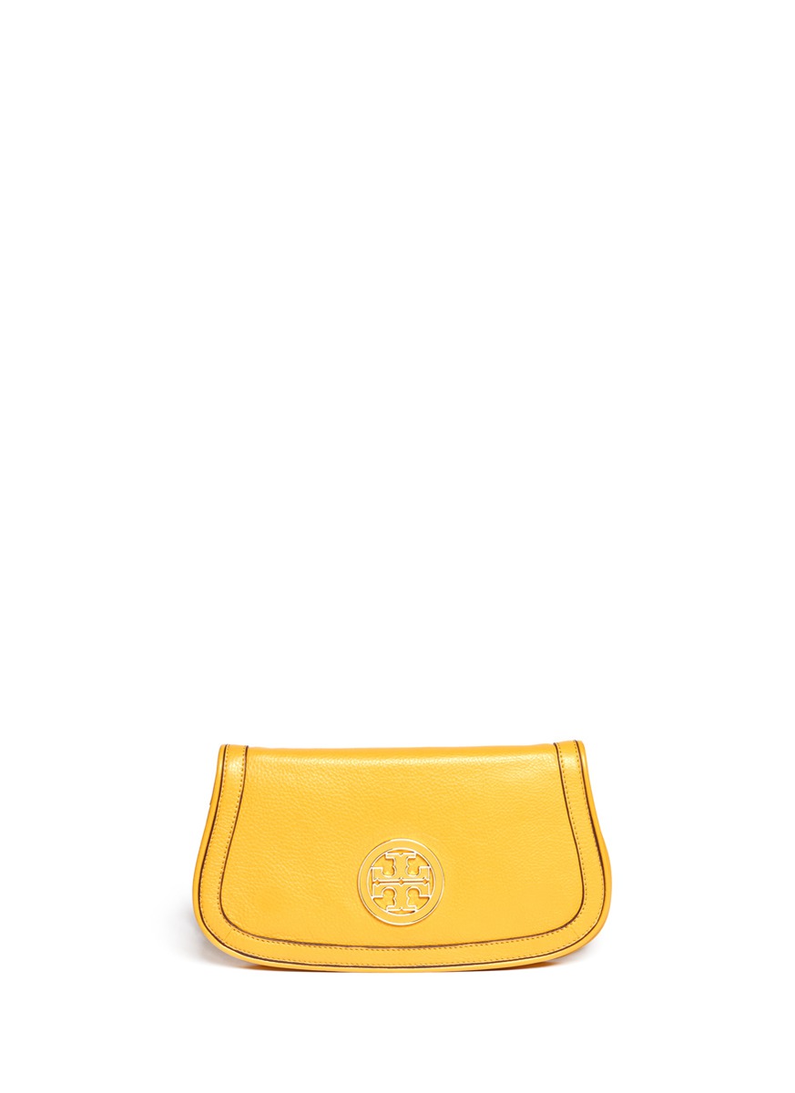 tory burch amanda logo clutch